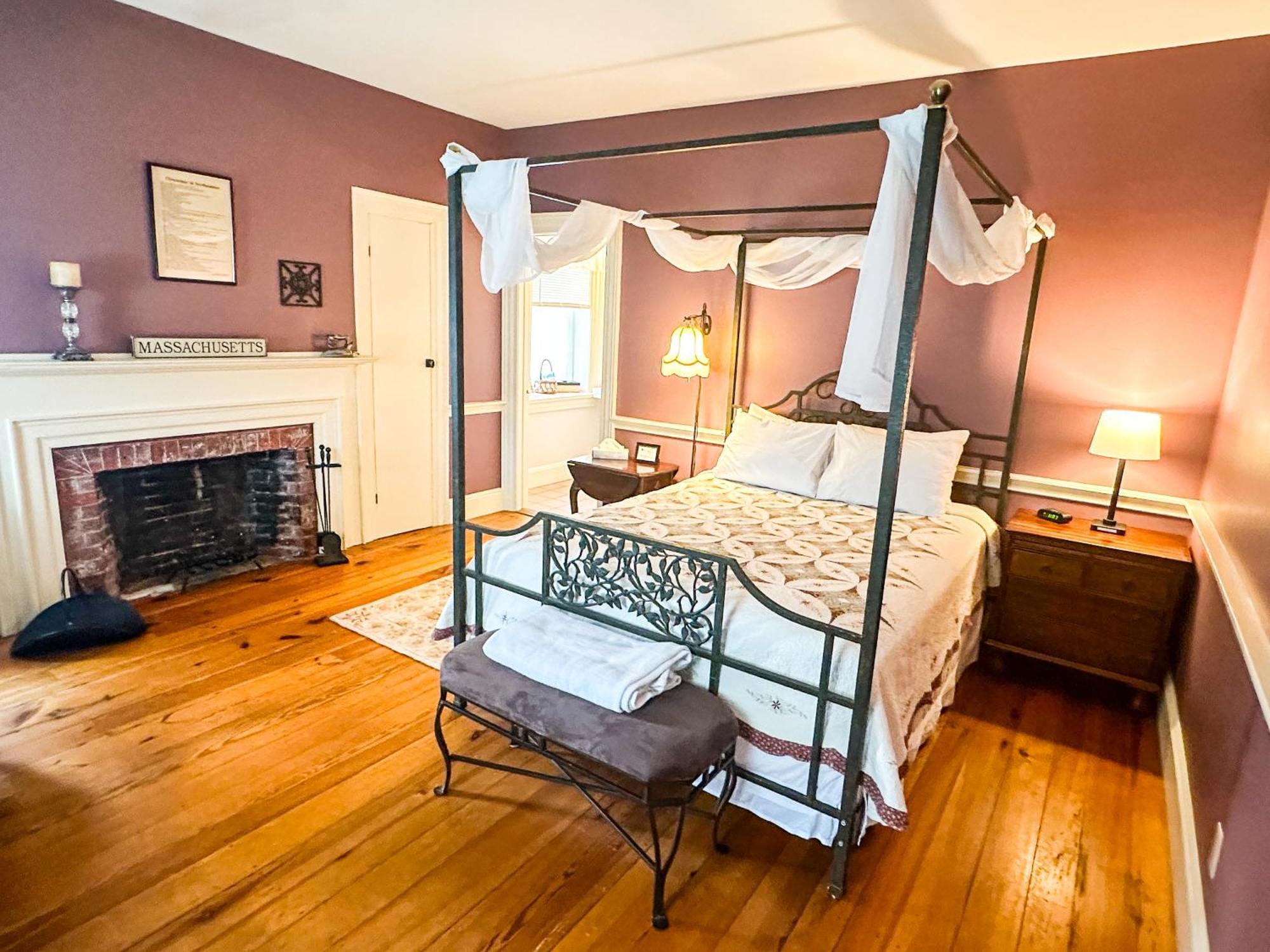 The Black Walnut Inn Amherst Dış mekan fotoğraf