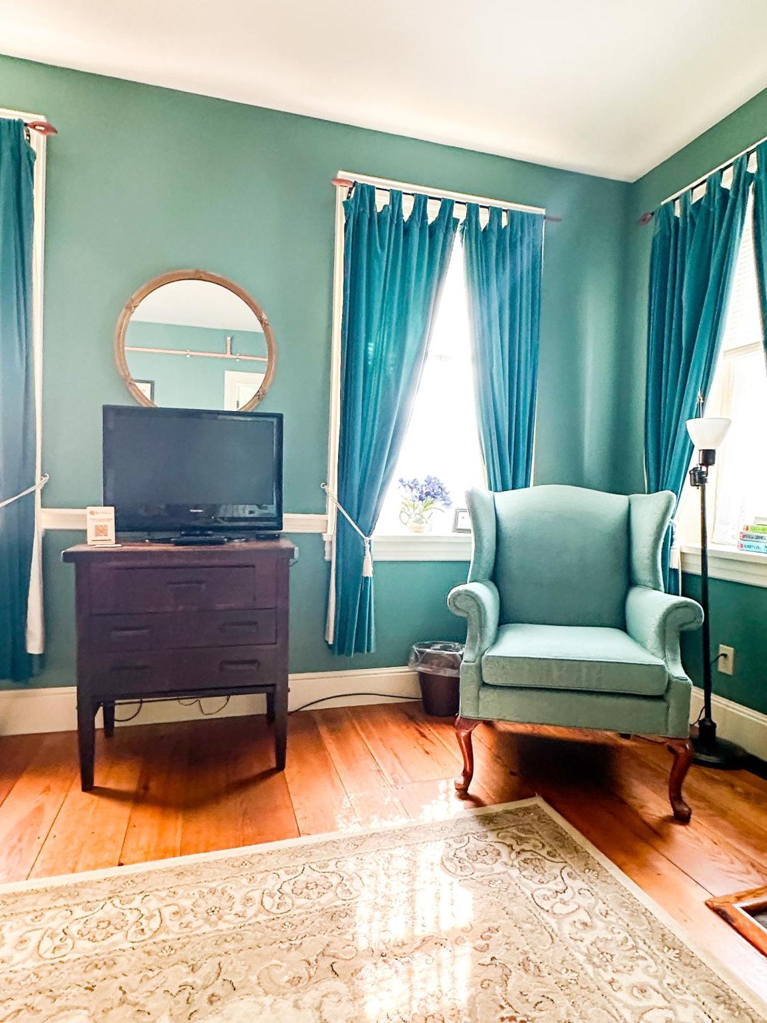 The Black Walnut Inn Amherst Dış mekan fotoğraf